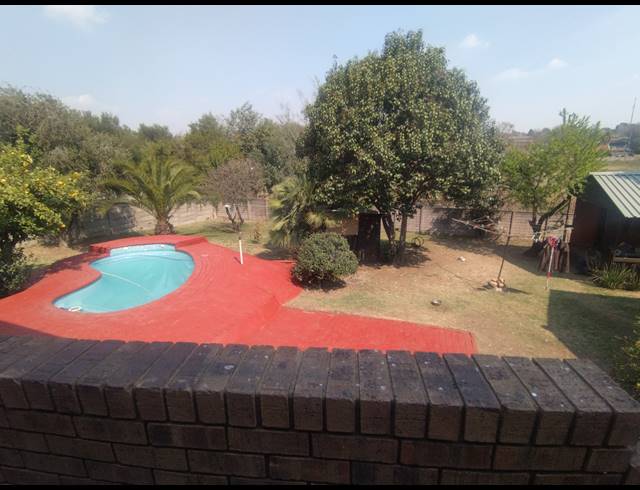 5 BEDROOM DETACHED FOR SALE IN TASBET PARK EXT 1